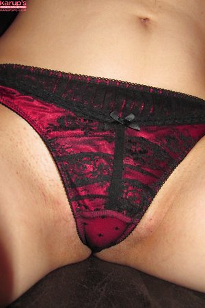 Madpornpics - pussy spreading amateur