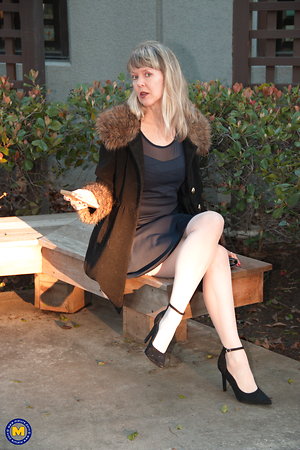 Madpornpics - moms mature stockings