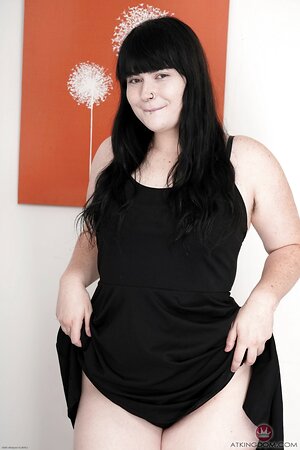 Madpornpics - Chubby brunette seductively takes off black lingerie near wall