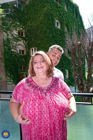 Madpornpics - Skill in seduction helps fat mature lure hung stud into sex