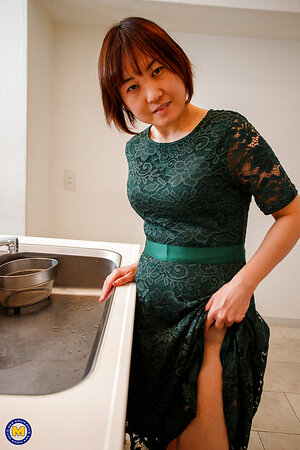 Madpornpics - Asian diva shows her shaved coochie and looks hot AF