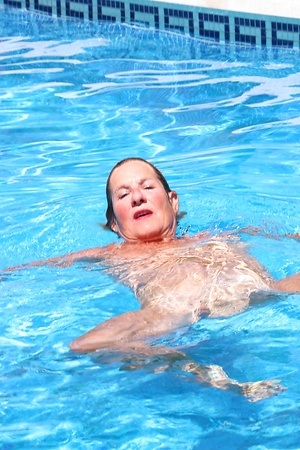 Madpornpics - Blonde mom shows her wet boobs and teases poolside