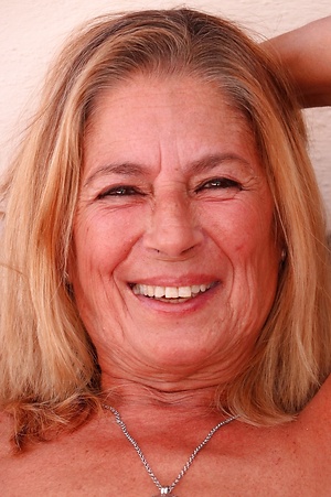 Madpornpics - On porn pictures mature nude blonde spreads shaved pussy