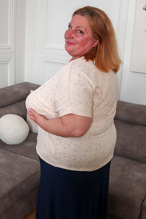 Madpornpics - Thick mature woman teases in beige blouse lifting skirt on the couch