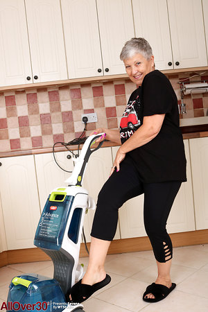 Madpornpics - housewives granny kitchen