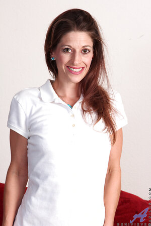 Anilos, Mature Women Pictures