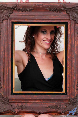 Anilos, Mature Women Pictures