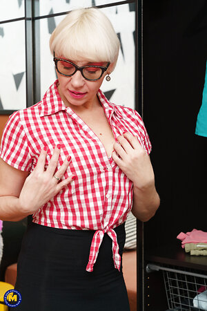 Mature NL, Free Mature Pictures Gallery