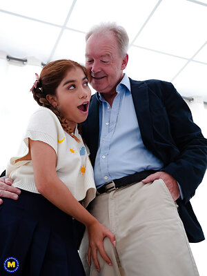 Mature NL, Free Mature Pictures Gallery