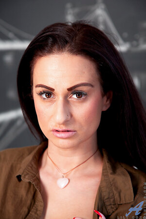 Anilos, Mature Women Pictures