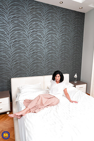 Mature NL, Free Mature Pictures Gallery