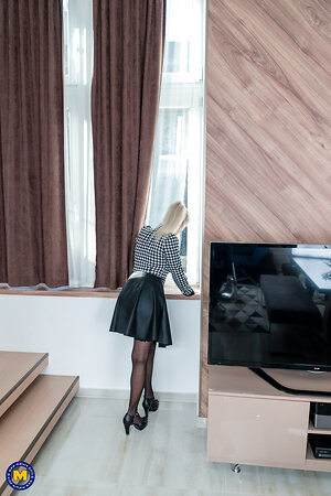 Mature NL, Free Mature Pictures Gallery