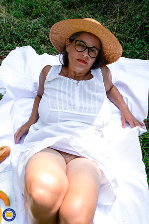 Mature NL, Free Mature Pictures Gallery