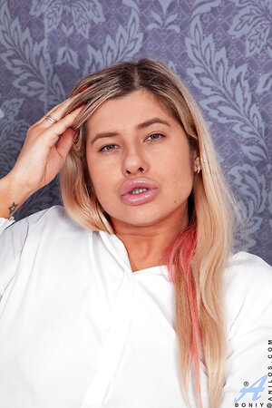 Anilos, Mature Women Pictures