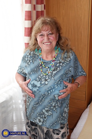 Mature NL, Free Nude Mature & MILF Pics Gallery