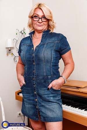 Mature NL, Free Nude Mature & MILF Pics Gallery