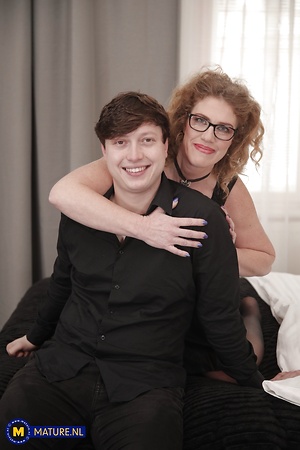 Mature NL, Free Nude Mature & MILF Pics Gallery