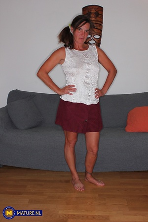 Mature NL, Free Nude Mature & MILF Pics Gallery