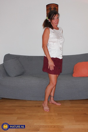 Mature NL, Free Nude Mature & MILF Pics Gallery