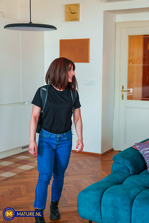 Mature NL, Free Nude Mature & MILF Pics Gallery