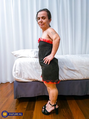 Mature NL, Nude Mature Women & MILF Pics Gallery