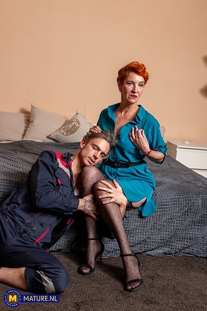 Mature NL, Nude Mature Women & MILF Pics Gallery