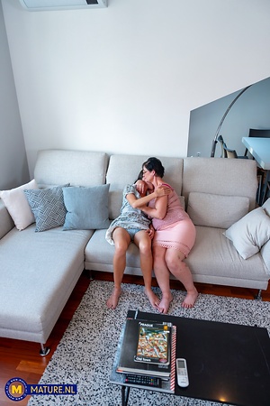 Mature NL, Nude Mature Women & MILF Pics Gallery