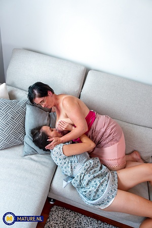 Mature NL, Nude Mature Women & MILF Pics Gallery