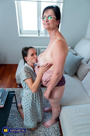 Mature NL, Nude Mature Women & MILF Pics Gallery