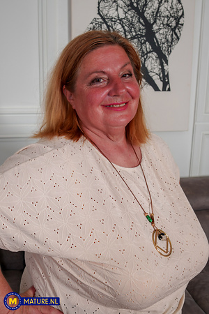 Plump Mature Lady Flashing Her Curves Gallery