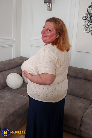 Plump Mature Lady Flashing Her Curves Gallery