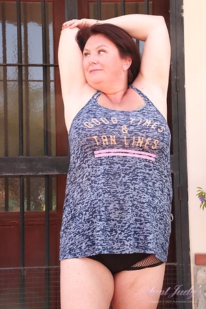 Curvy Mature Nude Outdoor Solo Gallery