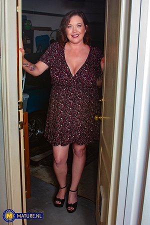 Busty Mature Pink Panties Pussy Gallery