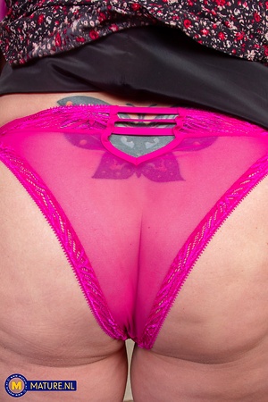 Busty Mature Pink Panties Pussy Gallery