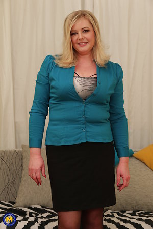 Naughty curvy housewife playing with herself