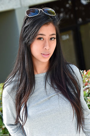 FTV Girls Jade Focusing On Breasts - FTVGirls.com