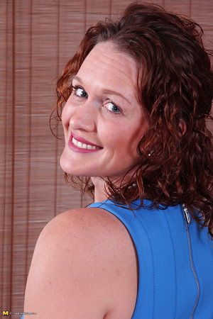 Mature gets really horny and starts playing with a dildo