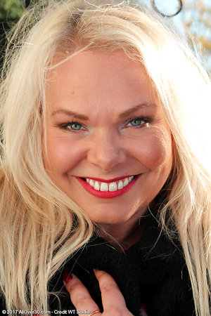 Free mature gallery presents diva that has lingerie under cloak