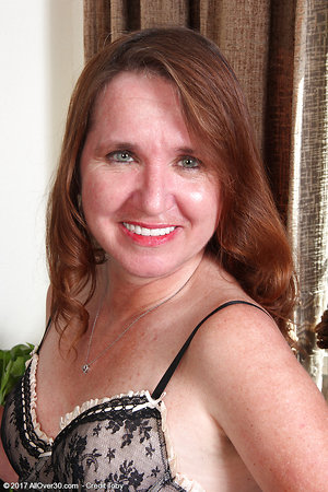 Mature housemaid takes sexy uniform and spreads her legs