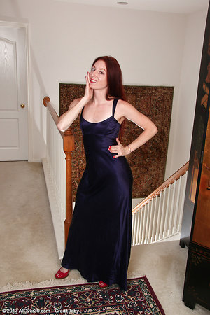 Hottie look great in dress and naked in sexy redhead gallery