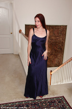 Hottie look great in dress and naked in sexy redhead gallery