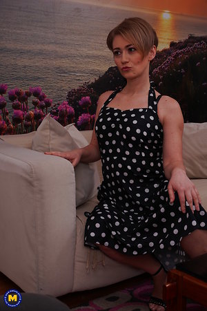 Skinny housewife gives blowjob to cavalier in MILF gallery