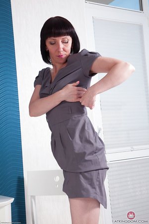 Lonely housewife teases her cunt in hairy moms pictures