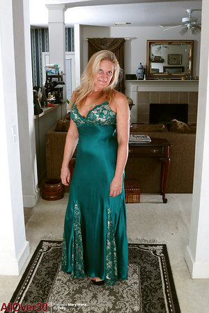 Mature blonde takes off long dress to show lustful vagina